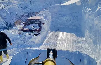 Kale'de Zorlu Kış Şartları: Kar Altında Kalan Araç Bulundu