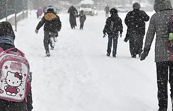 Kar ve Fırtına Eğitimi Durdurdu: 6 İl ve 1 İlçede Okullar Tatil