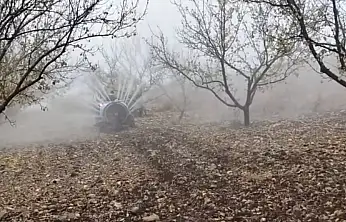 Kış Öncesi Son Dokunuş: Yeşilyurt'ta Kayısı Bahçeleri İlaçlanıyor