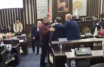 Malatya Büyükşehir Meclisi'nde Gerilim: Tartışma Sonrası CHP Grubu Salonu Terk Etti