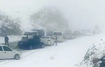 Malatya– Çelikhan Yolunda Yoğun Kar ve Tipi Ulaşımı Aksattı