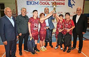 Malatya'da 42 Takım ve 200 Sporcu Cumhuriyet İçin Parkeye Çıktı