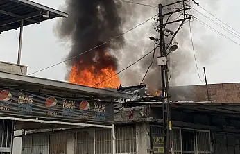 Malatya'da Atık Maddeler Tutuştu: Yangın Bir Saatte Kontrol Altına Alındı