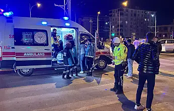 Malatya'da Çöşnük Kavşağı'nda İki Otomobil Çarpıştı: 6 Yaralı