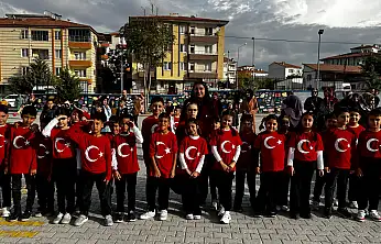 Malatya'da Cumhuriyet Coşkusu: Tevfik Memnune Gültekin İlkokulu'ndan Unutulmaz Gösteri