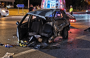 Malatya'da Feci Kaza: Otomobil İkiye Ayrıldı, 1'i Ağır 4 Yaralı