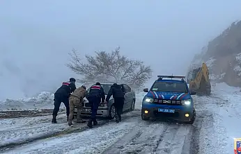 Malatya'da Kar Alarmı: Yollarda Mahsur Kalan 47 Vatandaş Kurtarıldı