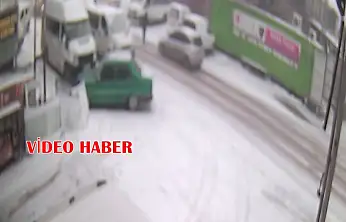 Malatya'da Kar Kabusu: Zincirleme Kazalar, Yollarda Kalan Araçlar