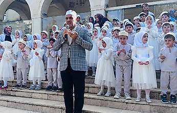 Malatya'da minik öğrenciler için Âmin Alayı ve Bed-i Besmele programı düzenlendi