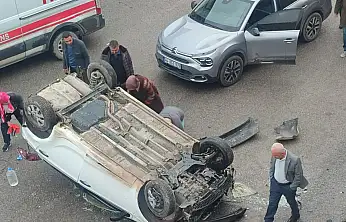 Malatya'da Park Halindeki Otomobil Kendiliğinden Hareket Etti: Öğrenci Yaralandı