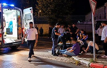 Malatya'da Transit Minibüs Ağaca Çarptı: 2 Yaralı