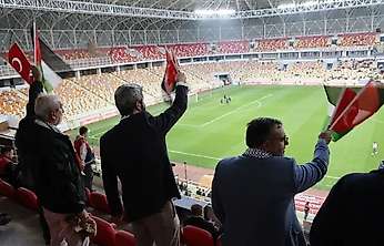 Malatya'da Tribünlerden Filistin'e Destek: 'Özgür Filistin' Sloganları