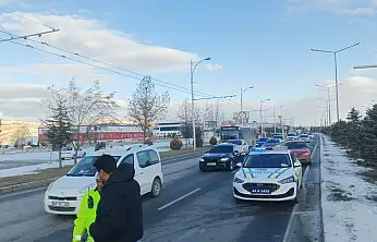 Malatya-Elazığ Karayolu'nda Tır ile Otomobil Çarpıştı