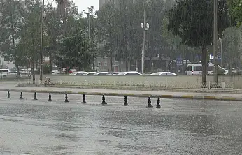 Meteoroloji'den Yeni Uyarı: Batı ve İç Kesimlerde Sağanak Yağış Bekleniyor