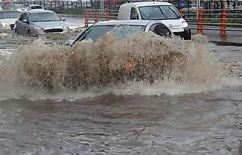 Meteoroloji Uyardı: Doğu Bölgelerinde Kuvvetli Sağanak Bekleniyor
