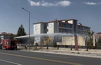 Okul Bahçesinde Çıkan Yangın Korkuttu