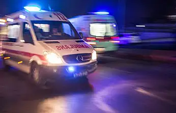 Otobüs ile otomobil çarpıştı: 2 ölü, 1 ağır yaralı