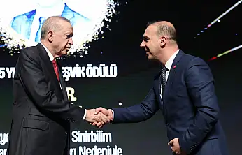 Prof. Dr. Suat Tekin, Cumhurbaşkanından ödül aldı