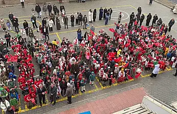 Selahaddin Eyyubi İlkokulu'nun bayrak programı alkış aldı