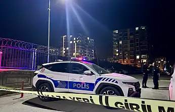 Silahlı saldırı sonrası karakol önünde kan aktı: 2 kişi bıçaklandı