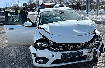 Sürgü Mevkiinde Çift Araçlı Kaza: 3 Yaralı