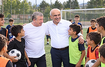Tanju Çolak Futbol Akademisi Malatya'da Kuruluyor! Genç Yetenekler İçin Büyük Proje