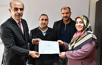 Topsöğüt'te Okuma Yazma Sevinci: Kursiyerlere Belgeleri Törenle Verildi