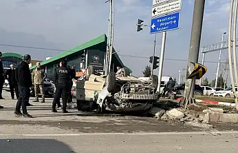 Turgut Özal Bulvarı'nda Trafik Kazası: 5 Yaralı