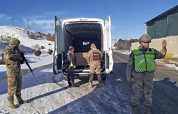 Türkiye Genelinde Düzensiz Göç Operasyonu: 478 Göçmen, 19 Organizatör Yakalandı