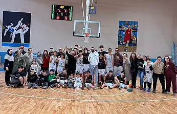 U14 Erkekler Basketbolda Sportif Basketbol'dan Namağlup Şampiyonluk
