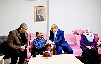 Vali Seddar Yavuz'dan Engelli Vatandaş Abdullah Muhan'a Anlamlı Doğum Günü Sürprizi