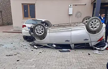 Vites Hatası Facia Getirdi: Otomobil Metrelerce Yüksekten Site Bahçesine Düştü