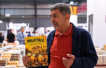 Yaşar Karaaslan'ın 'Malatyaca' Kitabı İlk İmza Gününde Okurlarla Buluştu