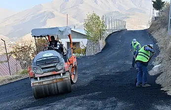 Yeşilyurt Belediyesi'nden Banazı Yeni Mahallesi'ne 3 Kilometrelik Sıcak Asfalt Yolu