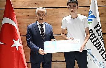 Yeşilyurt Belediyesi'nden YKS'de Dereceye Giren 31 Öğrenciye Başarı Ödülü