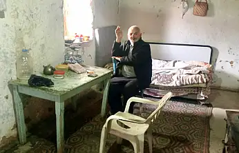 Yeşilyurt'ta 70 Yaşındaki Hüseyin Amca, Ağır Hasarlı Evinde Yaşam Mücadelesi Veriyor