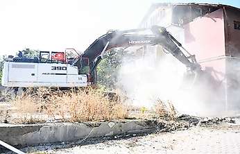 Yeşilyurt'ta Metruk Yapılara Geçit Yok: Bir Yapı Daha Yıkıldı