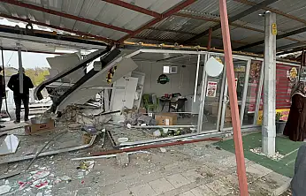 Yeşilyurt'ta Mucize Kurtuluş: Kadın Esnaf Saniyelerle Ölümden Döndü