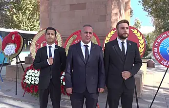 Zafer Partisi'nden Cumhuriyet Bayramı'na Anlamlı Çelenk Sunumu