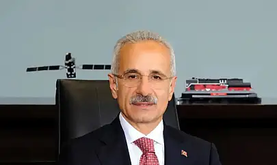 Bakan Uraloğlu: Çocuklarımızı dijital dünyanın risklerinden koruyacağız