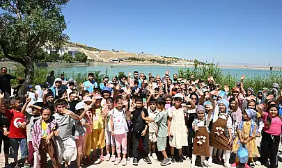 Başkan Er, Hayvanat Bahçesinde Öğrencilerle Bir Araya Geldi