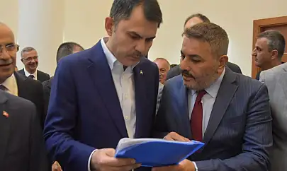 Başkan Sadıkoğlu, şehrin taleplerini Bakan Kurum'a sundu
