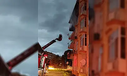 Çıkan yangında bina sakinleri mahsur kaldı