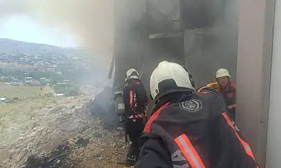 İnşaat işçilerinin kaldığı şantiyede korkutan yangın