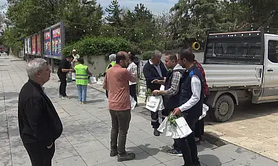Malatya Büyükşehir Belediyesi Vatandaşlara Ücretsiz Fide Dağıttı