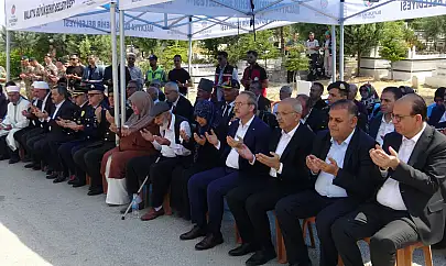 Malatya'da 15 Temmuz Şehitleri kabirleri başında dualarla anıldı
