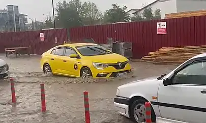 Malatya'da sağanak yağış su baskınlarına yol açtı
