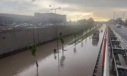 Malatya sağanak yağış nedeniyle yollar göle döndü