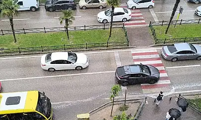 Meteorolojinin uyardığı Bursa'da sağanak yağış etkili oluyor