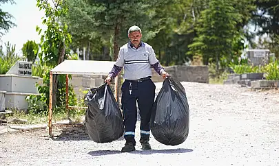 Mezarlıklarda ve Camilerde Titiz Temizlik